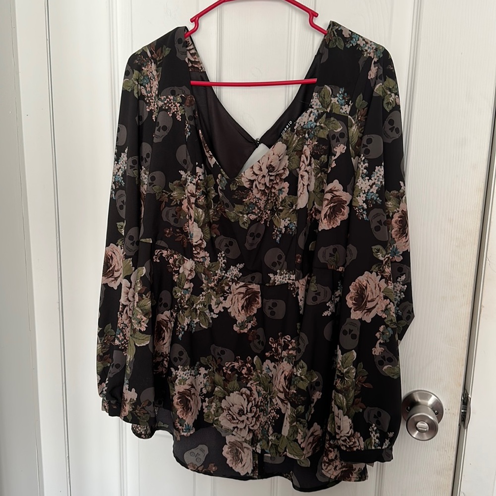 Black Long Sleeve Blouse with Skulls